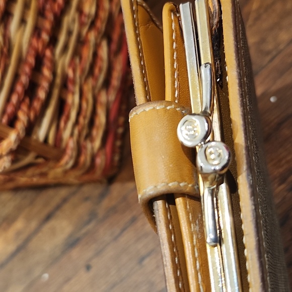 Gucci Micro GG Bi-Fold Wallet - Picture 3 of 14